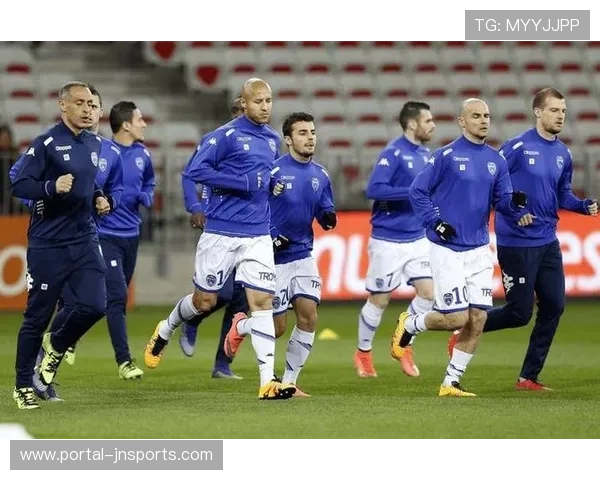 维罗纳顽强逼平那不勒斯，弗雷塞奥尔班上半场连入两球