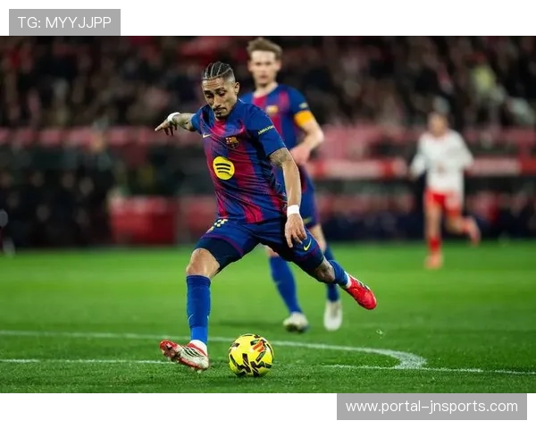 赫罗纳球员庆祝客场逆转巴萨，积分榜形势发生剧变